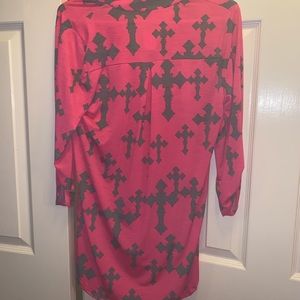 Pink top w Grey Crosses
